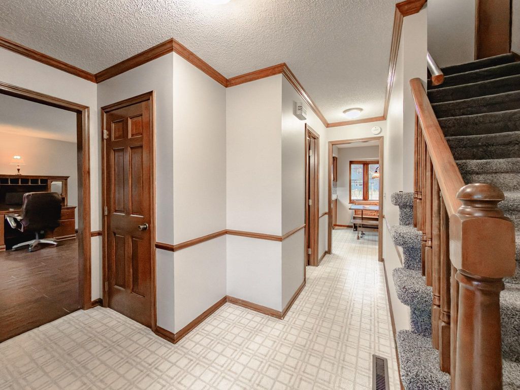 Photo of 9012 Stockbridge Place, Fort Wayne, IN 46804 (MLS # 202545028)