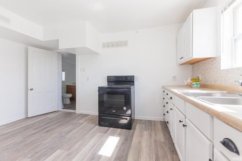 Tiny photo for 916 N Richmond Street, Hartford City, IN 47348 (MLS # 202608572)