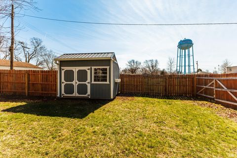 Tiny photo for 916 N Richmond Street, Hartford City, IN 47348 (MLS # 202608572)