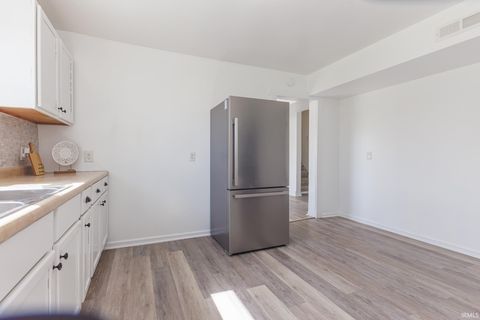 Tiny photo for 916 N Richmond Street, Hartford City, IN 47348 (MLS # 202608572)