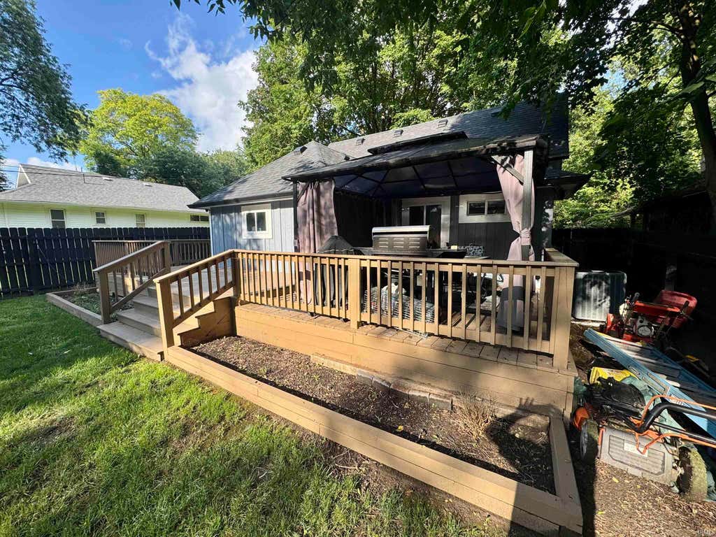Photo of 1015 Chestnut Street, Anderson, IN 46012 (MLS # 202631423)
