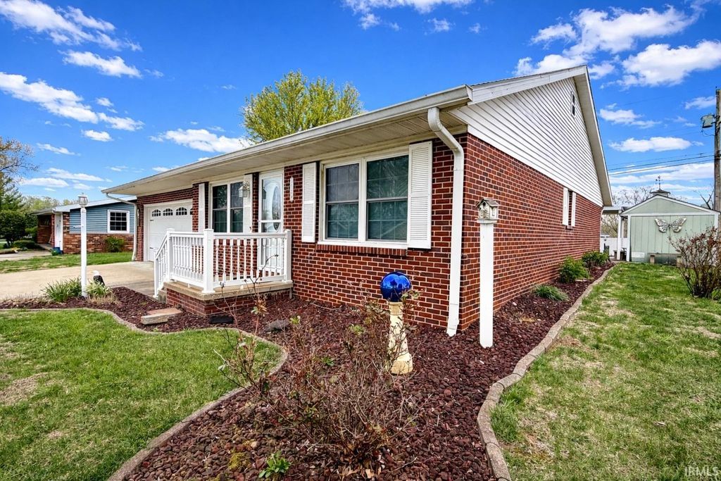 Photo of 1726 Windwood Dr Dr, Bedford, IN 47421 (MLS # 202611839)