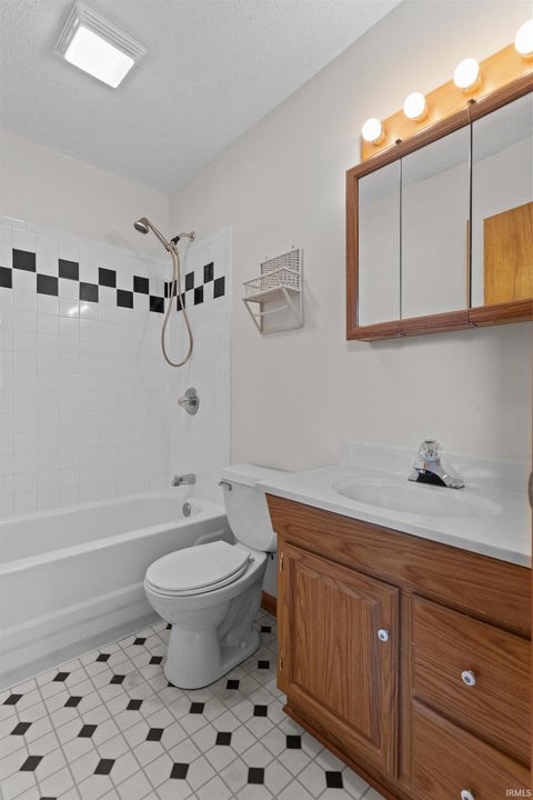 Tiny photo for 406 Brave Court, Kokomo, IN 46902 (MLS # 202628933)