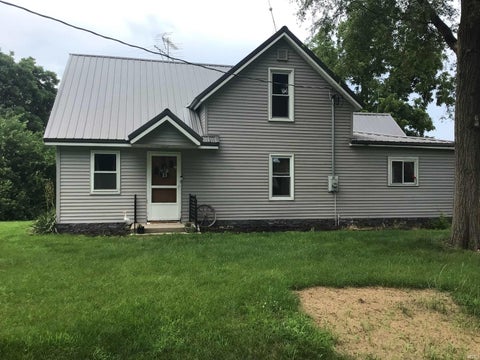 Photo of 516 N 400 E, Winamac, IN 46996 (MLS # 202627534)