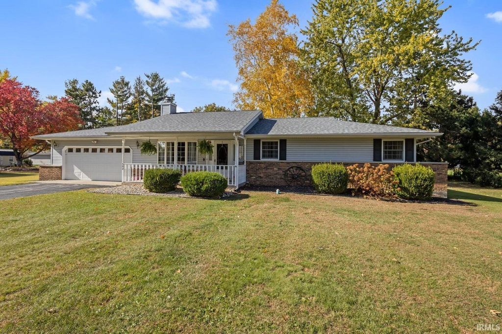 Photo of 602 Forsythia St SE Common, DeMotte, IN 46310 (MLS # 202546761)