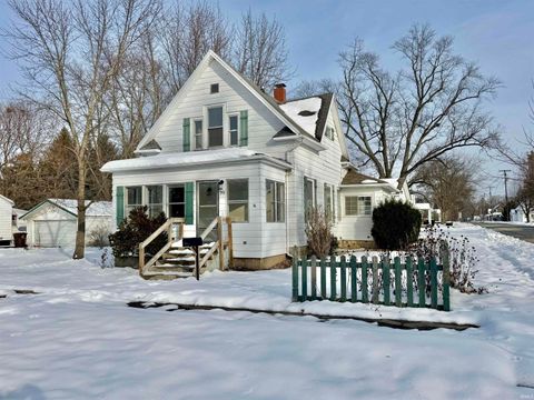 Photo of 901 N Walnut Street, North Manchester, IN 46962 (MLS # 202548691)