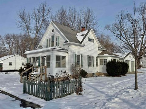 Tiny photo for 901 N Walnut Street, North Manchester, IN 46962 (MLS # 202548691)