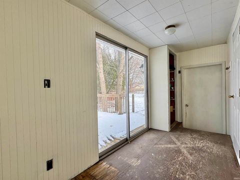 Tiny photo for 901 N Walnut Street, North Manchester, IN 46962 (MLS # 202548691)
