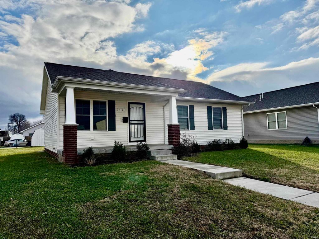 Photo of 719 Wedeking Avenue, Evansville, IN 47711 (MLS # 202548623)