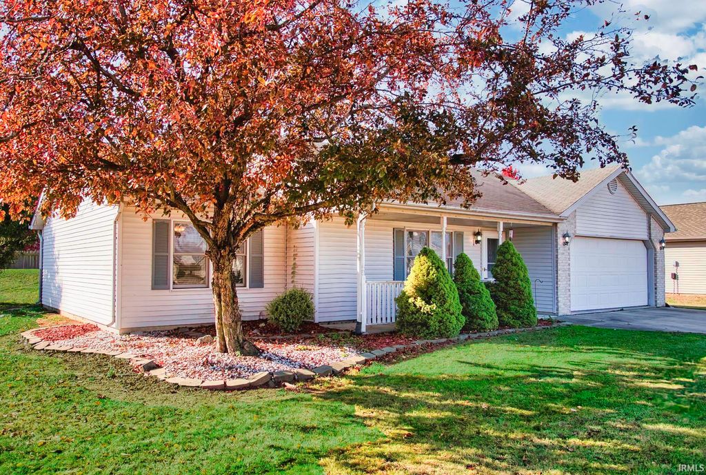 Photo of 434 Autumn Court, Bluffton, IN 46714 (MLS # 202544659)