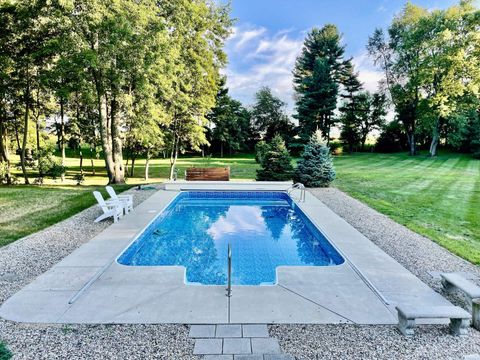 Tiny photo for 1821 W State Road 14, Rochester, IN 46975 (MLS # 202603232)