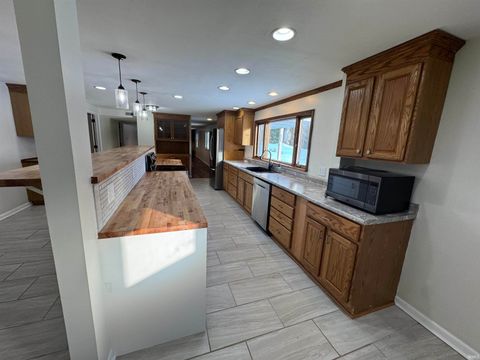 Tiny photo for 1821 W State Road 14, Rochester, IN 46975 (MLS # 202603232)