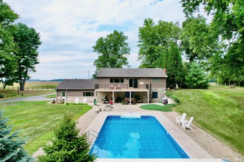 Photo of 1821 W State Road 14, Rochester, IN 46975 (MLS # 202603232)