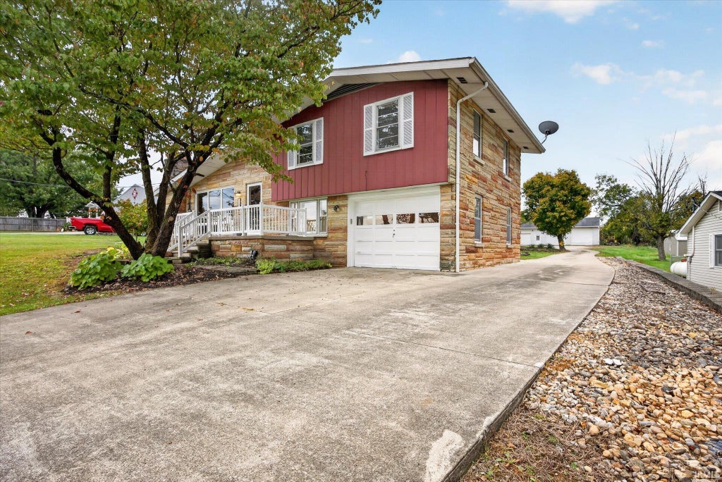 Photo of 1175 W Bell Road, Bloomington, IN 47404 (MLS # 202642763)