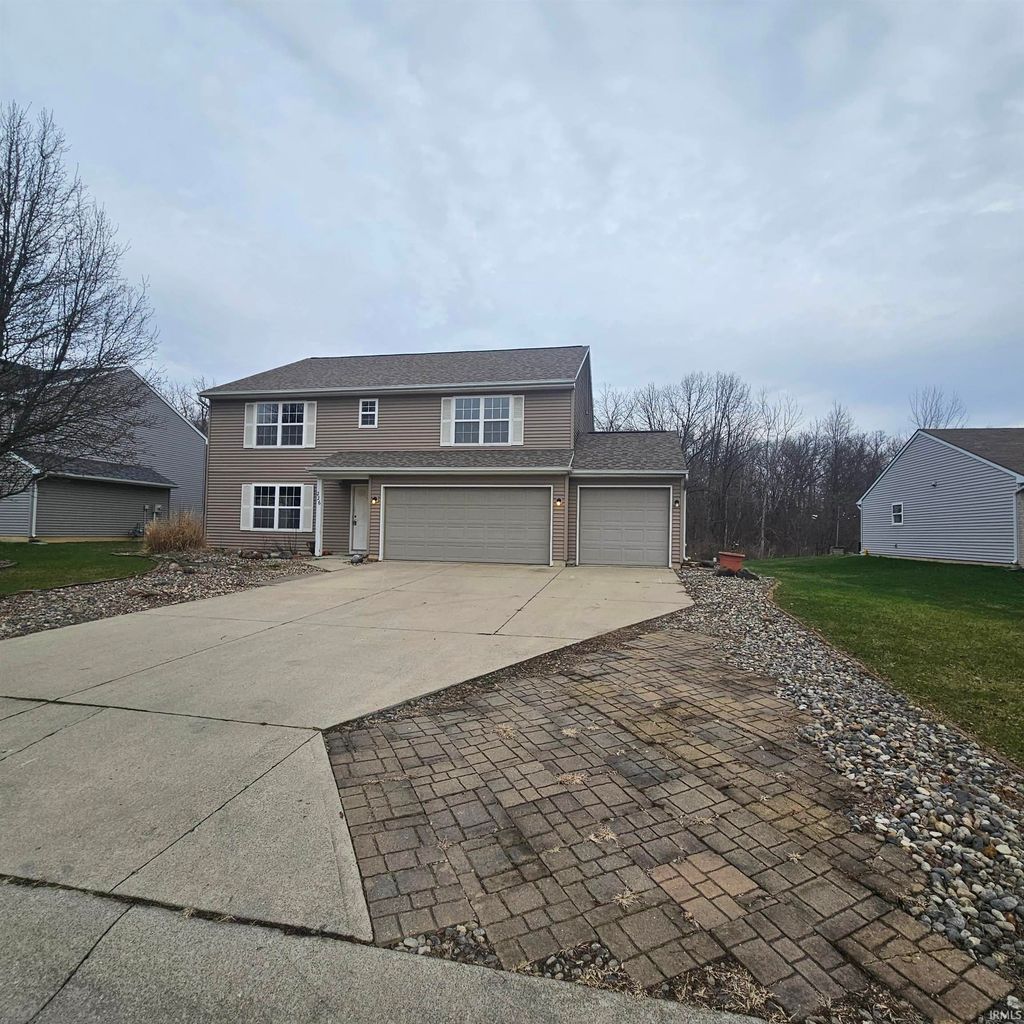Photo of 226 Beaulieu Place, Fort Wayne, IN 46825 (MLS # 202609218)