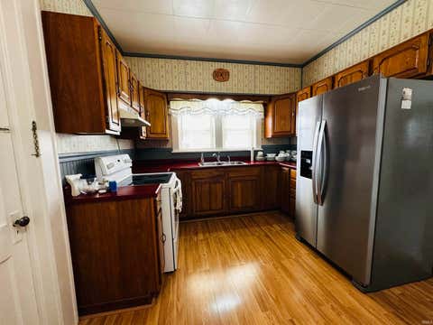 Tiny photo for 713 SE 1st Street, Washington, IN 47501 (MLS # 202619781)