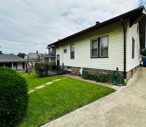 Tiny photo for 713 SE 1st Street, Washington, IN 47501 (MLS # 202619781)