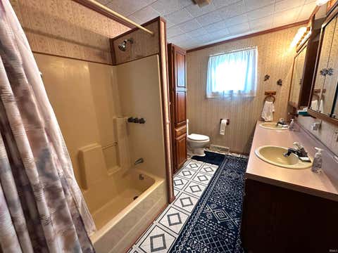 Tiny photo for 713 SE 1st Street, Washington, IN 47501 (MLS # 202619781)