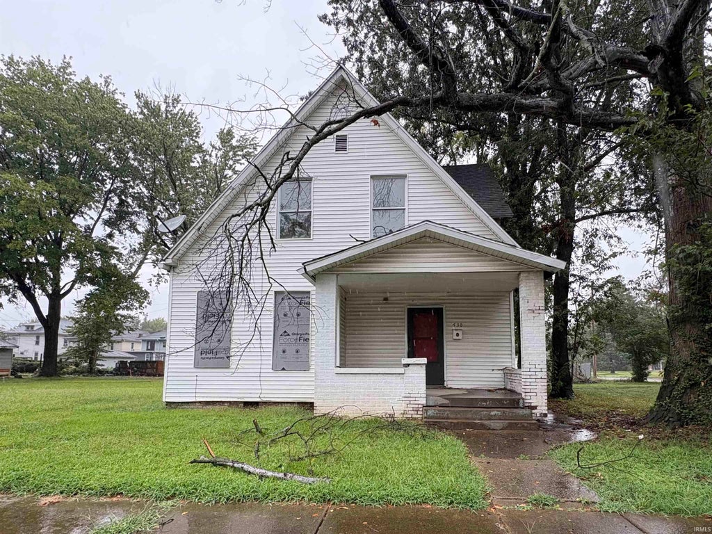 Photo of 630 E Blackford Avenue, Evansville, IN 47713 (MLS # 202637346)