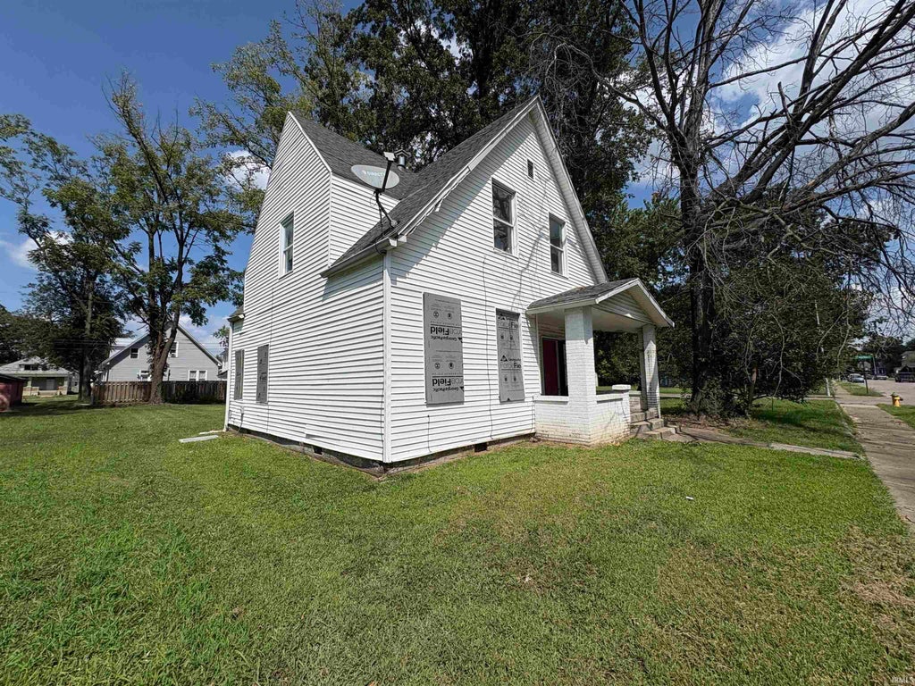 Photo of 630 E Blackford Avenue, Evansville, IN 47713 (MLS # 202637346)