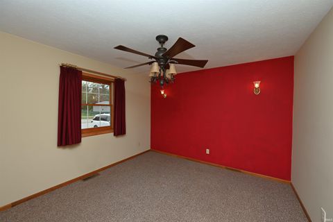 Tiny photo for 800 E Oak View Estate, Winamac, IN 46996 (MLS # 202515572)