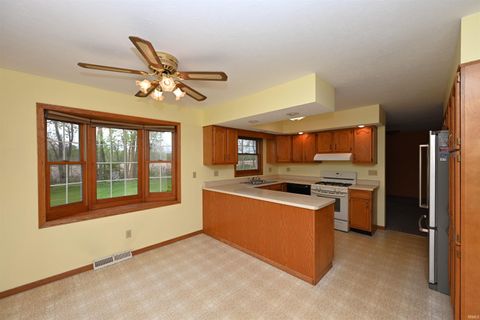 Tiny photo for 800 E Oak View Estate, Winamac, IN 46996 (MLS # 202515572)