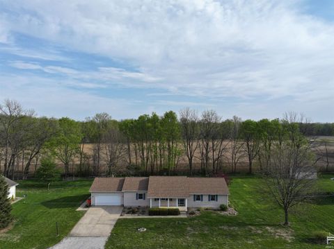 Tiny photo for 800 E Oak View Estate, Winamac, IN 46996 (MLS # 202515572)