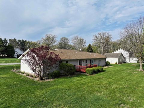 Tiny photo for 800 E Oak View Estate, Winamac, IN 46996 (MLS # 202515572)