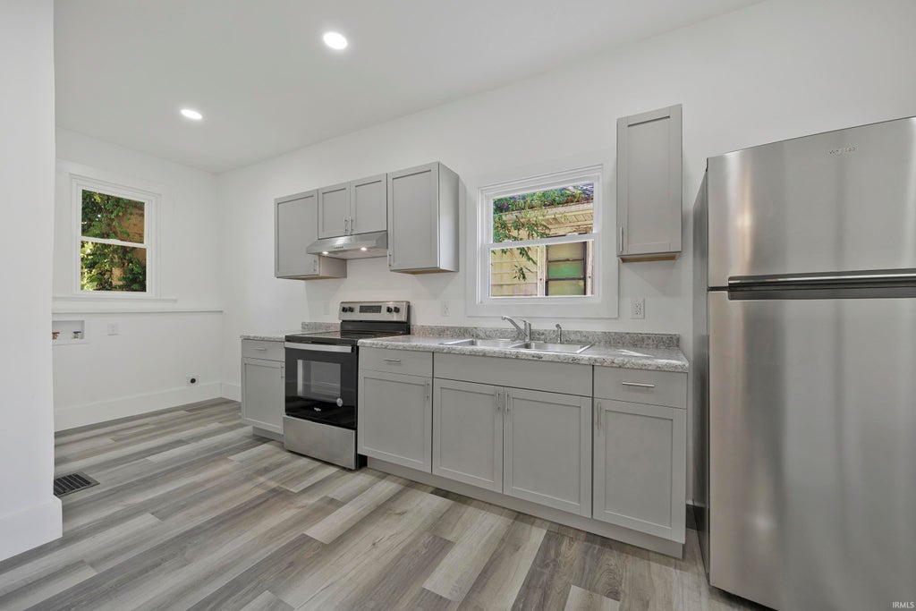 Photo of 823 Monroe Avenue, Evansville, IN 47713 (MLS # 202636786)