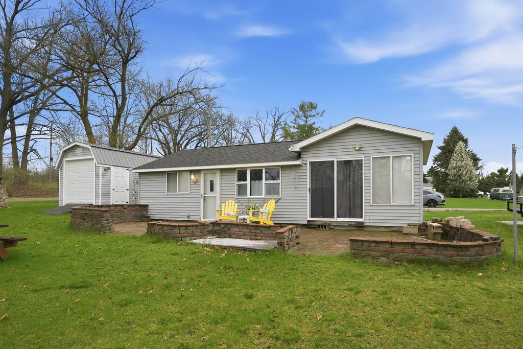 Photo of 6910 N 925 East, Fremont, IN 46737 (MLS # 202613003)