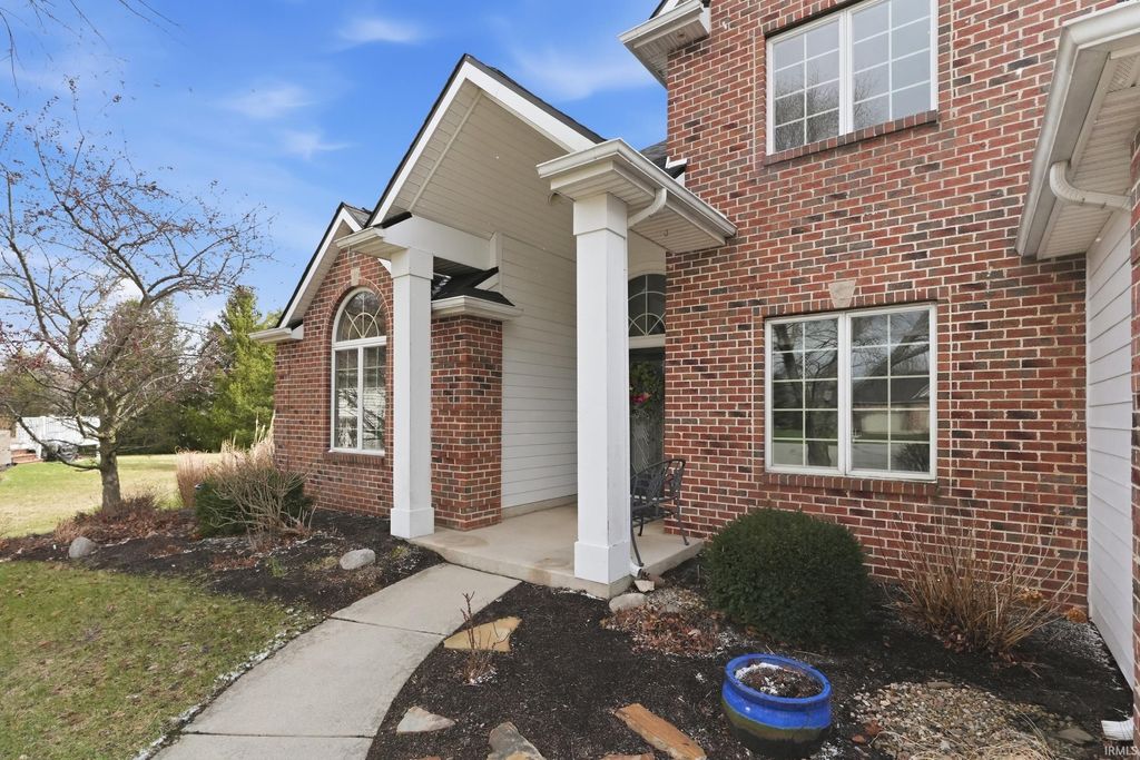 Photo of 1127 Obsidian Lane, Fort Wayne, IN 46845 (MLS # 202608753)