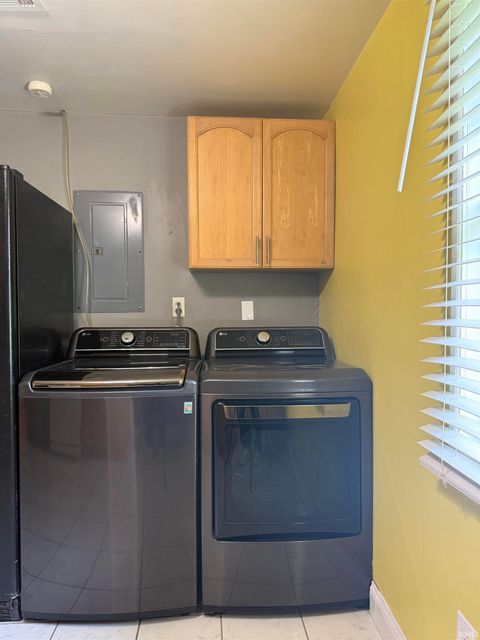 Tiny photo for 2621 Sweetser Avenue, Evansville, IN 47714 (MLS # 202616184)