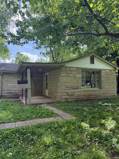 Tiny photo for 2621 Sweetser Avenue, Evansville, IN 47714 (MLS # 202616184)