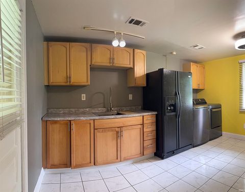 Tiny photo for 2621 Sweetser Avenue, Evansville, IN 47714 (MLS # 202616184)