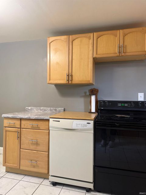 Tiny photo for 2621 Sweetser Avenue, Evansville, IN 47714 (MLS # 202616184)