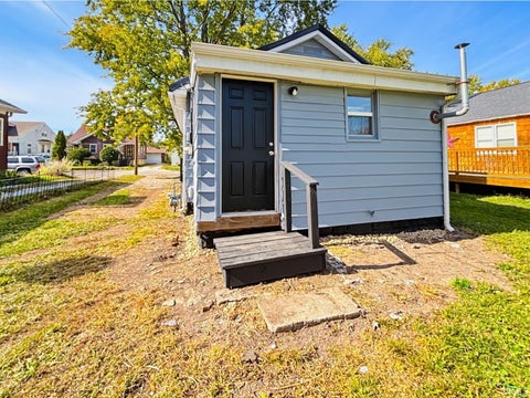 Tiny photo for 902 N Leeds Street, Kokomo, IN 46901 (MLS # 202644285)
