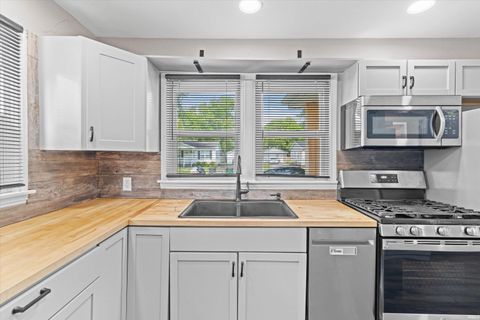Tiny photo for 5829 N Kerth Avenue, Evansville, IN 47711 (MLS # 202627782)