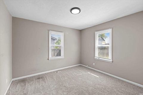Tiny photo for 5829 N Kerth Avenue, Evansville, IN 47711 (MLS # 202627782)