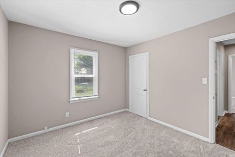 Tiny photo for 5829 N Kerth Avenue, Evansville, IN 47711 (MLS # 202627782)