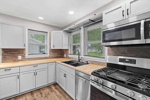 Tiny photo for 5829 N Kerth Avenue, Evansville, IN 47711 (MLS # 202627782)