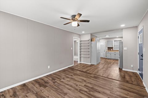 Tiny photo for 5829 N Kerth Avenue, Evansville, IN 47711 (MLS # 202627782)