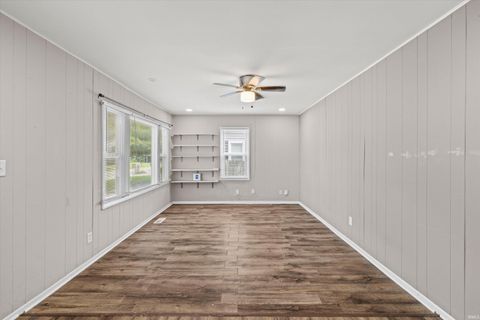 Tiny photo for 5829 N Kerth Avenue, Evansville, IN 47711 (MLS # 202627782)