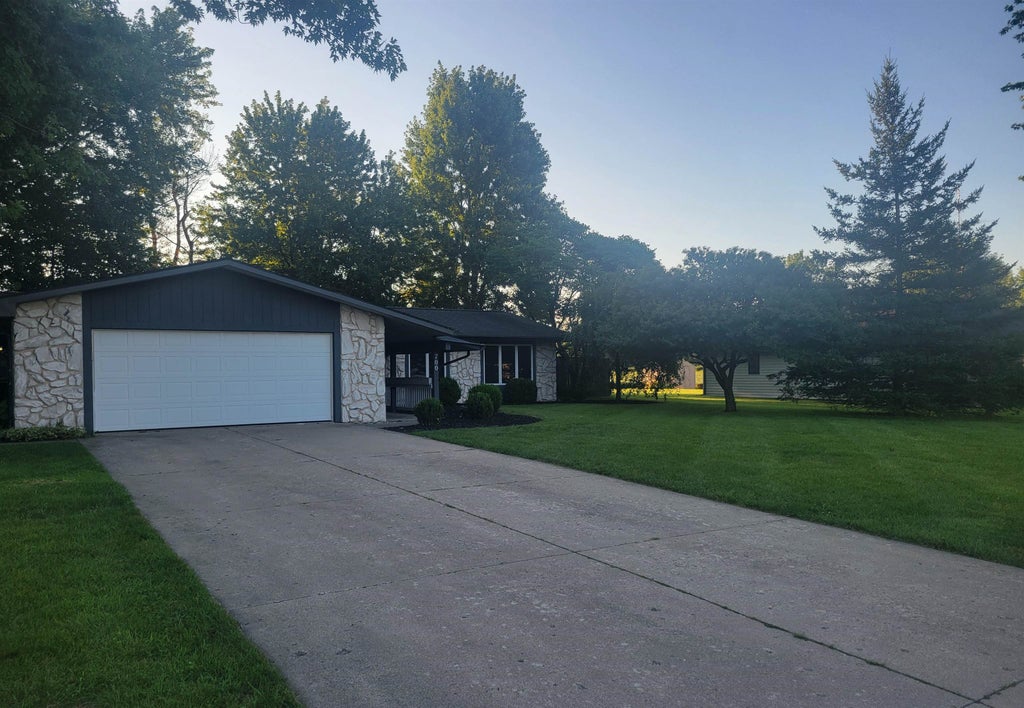 Photo of 700 Pine Run, Angola, IN 46703 (MLS # 202634532)