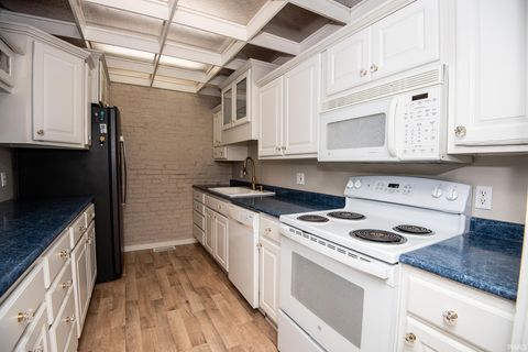 Tiny photo for 118 Main Street, Vincennes, IN 47591 (MLS # 202622477)