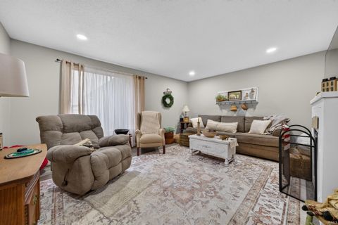 Tiny photo for 2023 W MAPLEWOOD Drive, Marion, IN 46952 (MLS # 202624718)