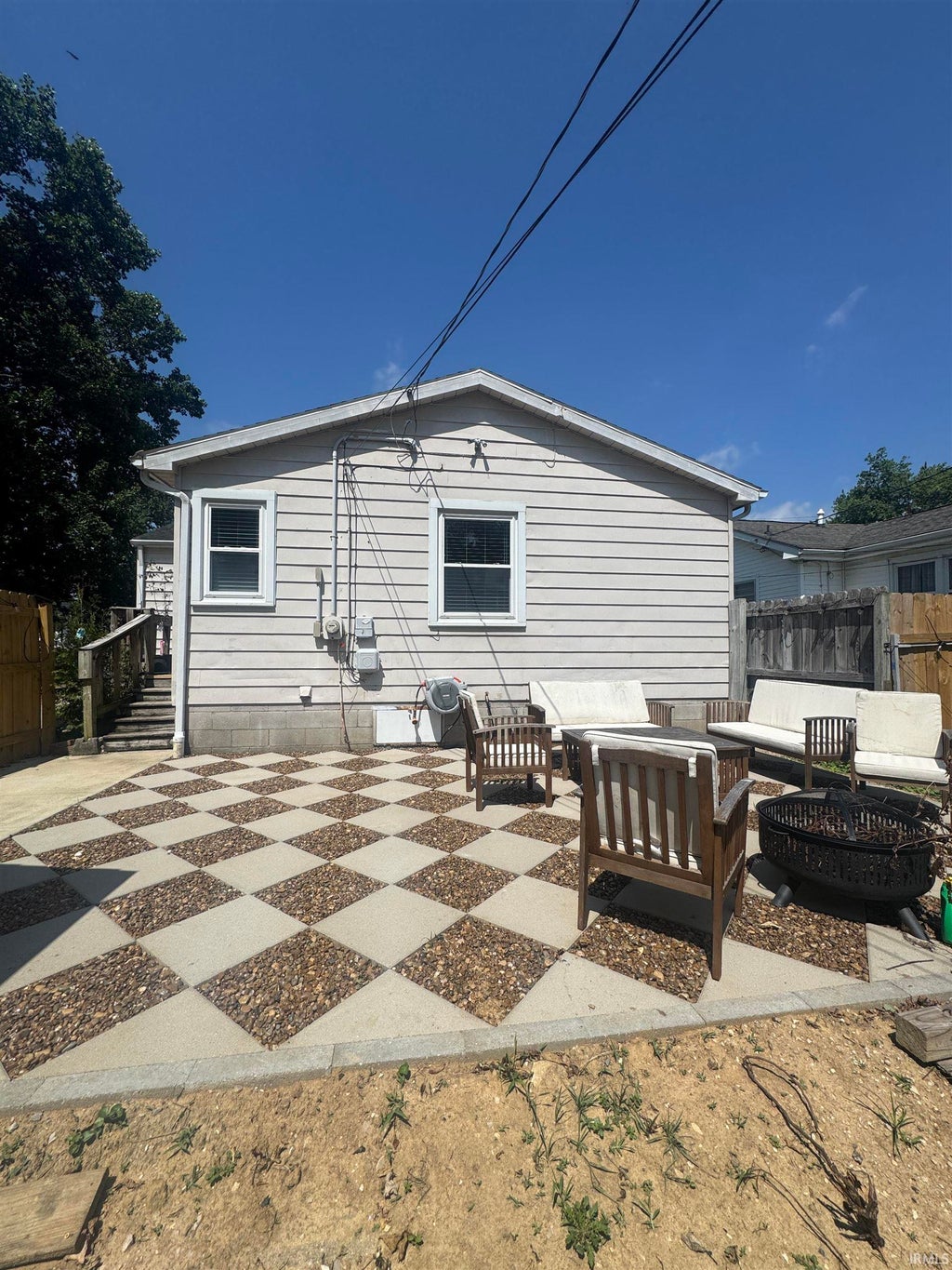 Photo of 909 N Kelsey Avenue, Evansville, IN 47711 (MLS # 202622914)