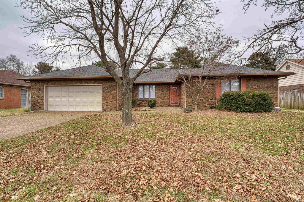 Photo of 8224 E Heritage Drive, Evansville, IN 47711 (MLS # 202548487)