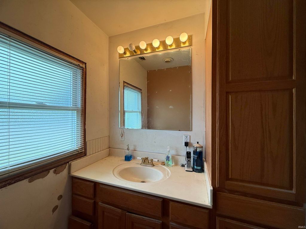 Photo of 403 M Street ST, Bedford, IN 47421 (MLS # 202616483)