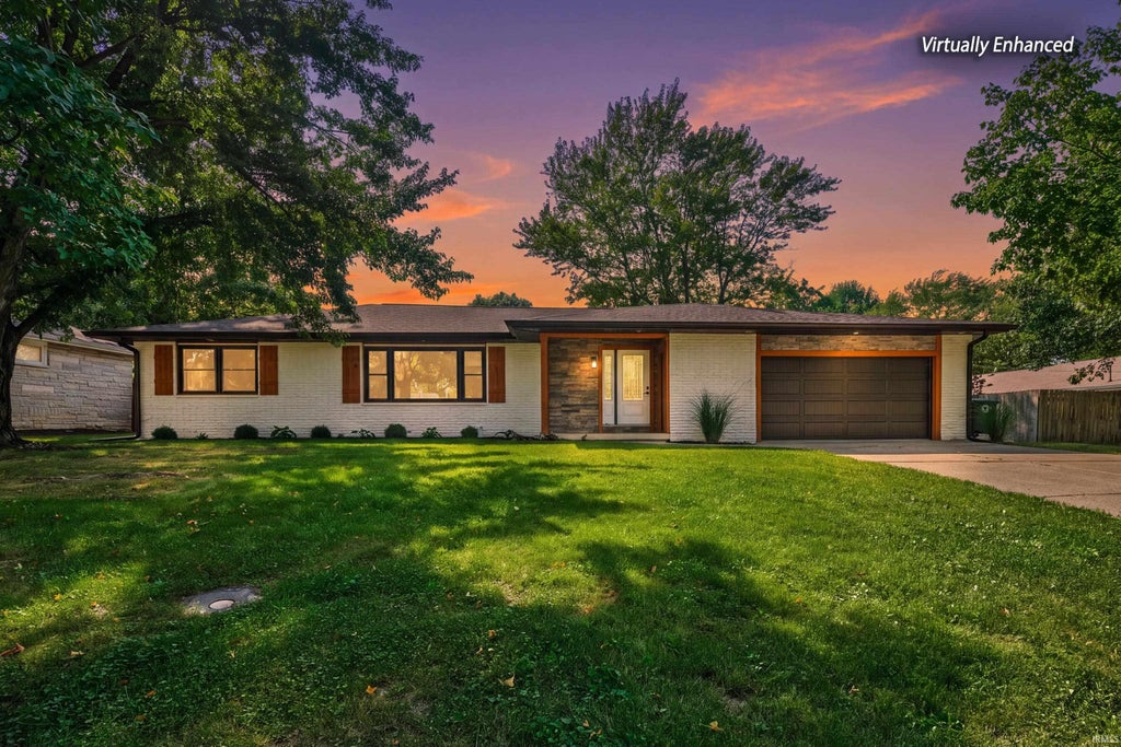 Photo of 1305 N Greenbriar Road, Muncie, IN 47304 (MLS # 202638028)