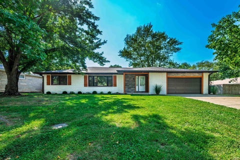 Tiny photo for 1305 N Greenbriar Road, Muncie, IN 47304 (MLS # 202638028)